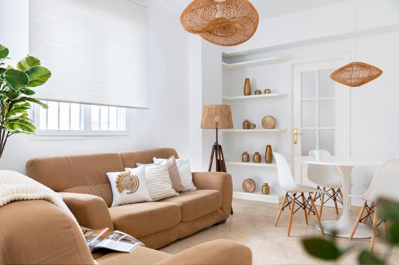 Magno Apartments Alfareria - Private Parking Included Apartment *